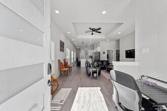 Building Photo - 507 Carl St