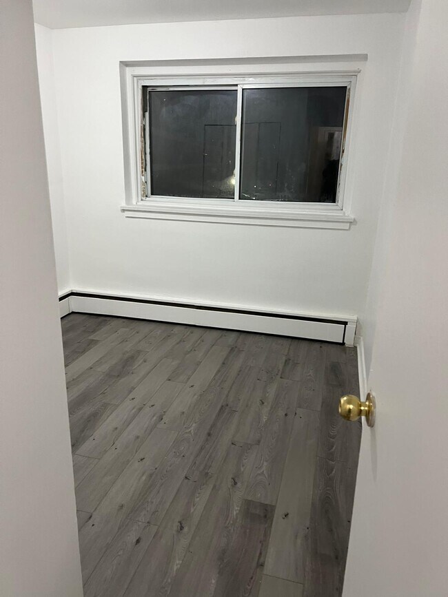 Building Photo - 2448 Carling Ave