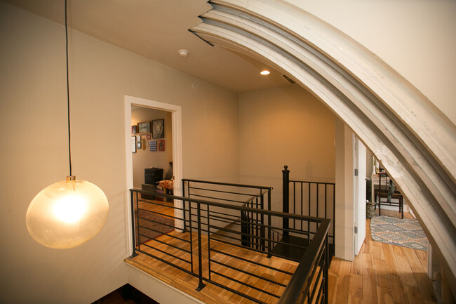 Building Photo - 2701 W Girard Ave