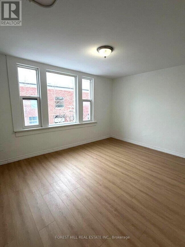 Building Photo - 9 Eby St S