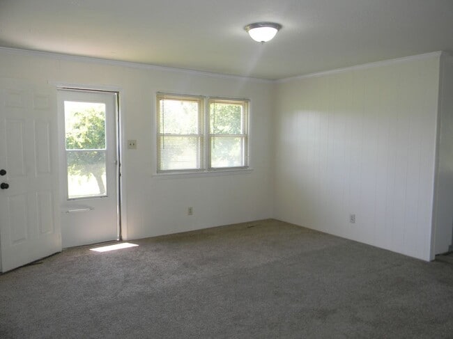 Building Photo - 802 Westview Ct