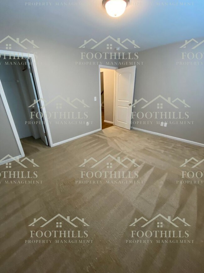 Building Photo - Serene Lakeside Living: 4BR 2BA Home with ...
