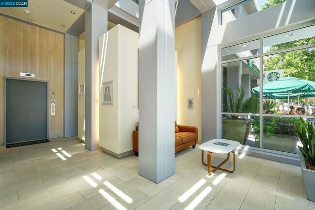 Foto del edificio - 1655 N California Blvd