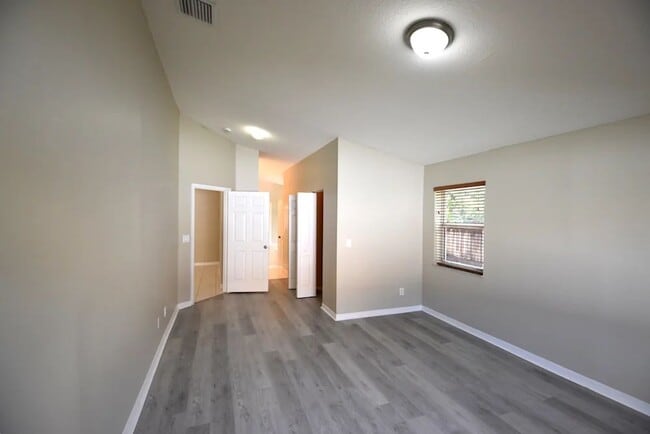 Building Photo - 112 Seville Ave