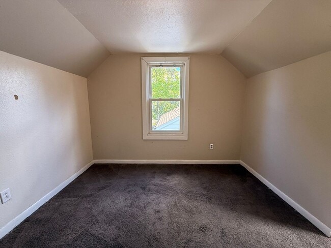 Building Photo - 3 BED 2 BATH BEAUTIFUL SINGLE FAMILY HOME ...