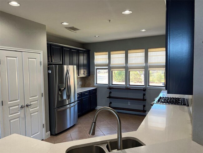 Foto del edificio - 6705 Covered Bridge Dr