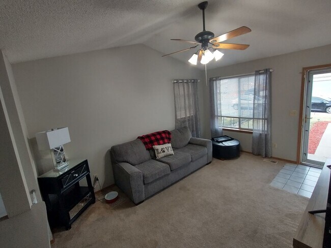 Foto del edificio - Charming 3 Bed/2 Bath Home in Near 120th &...