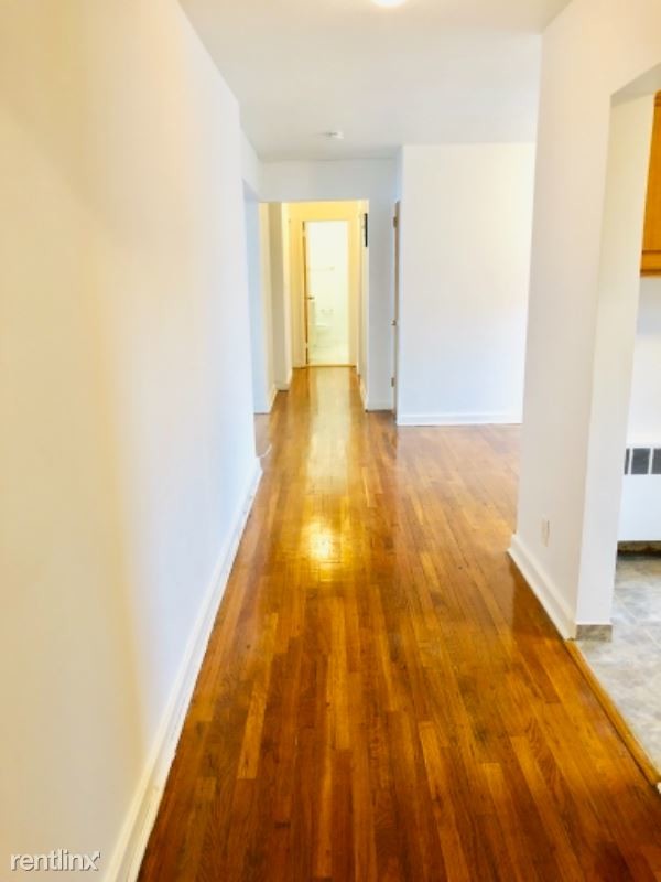 Building Photo - 2 br, 1 bath Apartment - 250 West Post Road