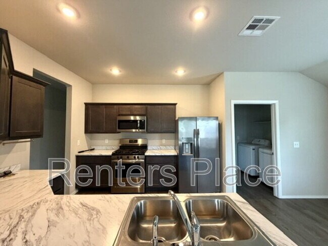 Foto del edificio - 3704 South 146 East Avenue