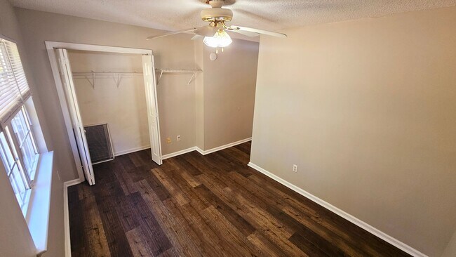 Foto del edificio - 2 BR 2.5 BA in Hunters Creek