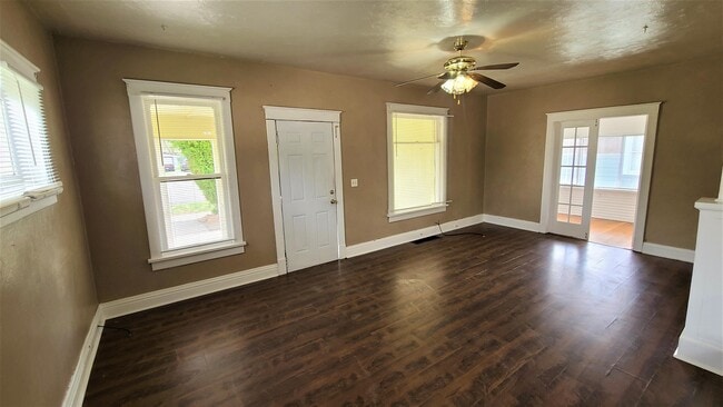 Photo - 139 N Ash St House