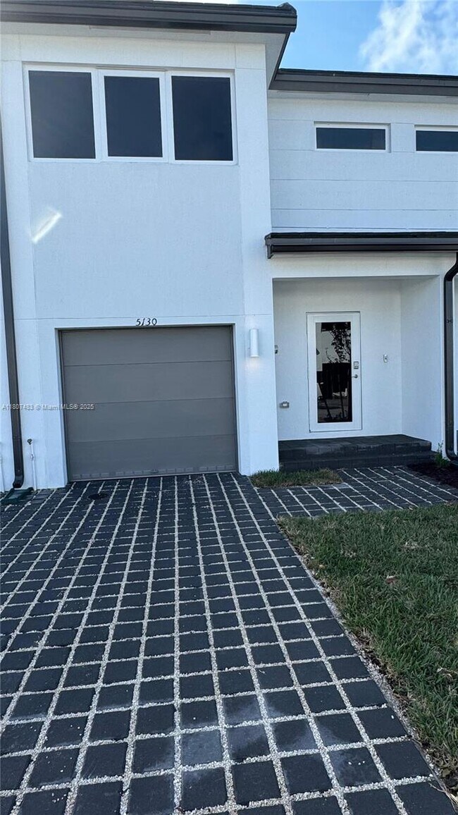 Foto del edificio - 5130 SW 37th St