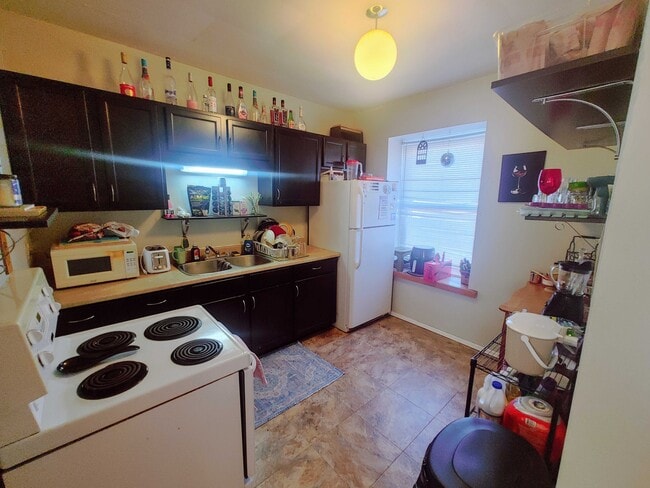 Building Photo - 79 Queen St