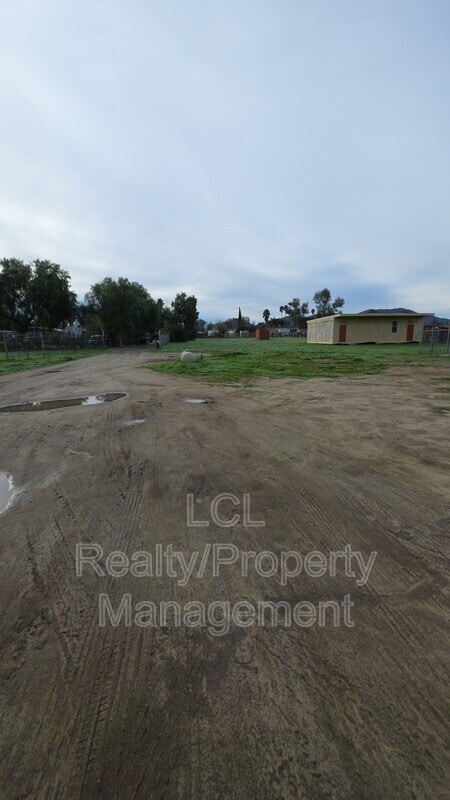 Building Photo - 33123 9th St