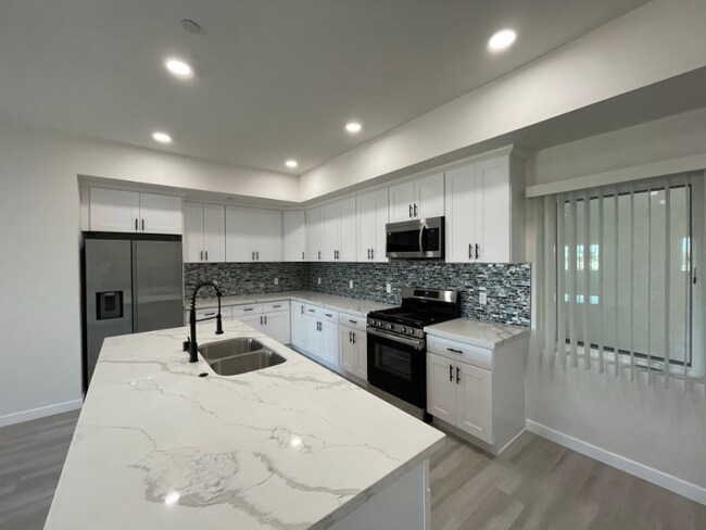 Building Photo - 2341 Ulric St