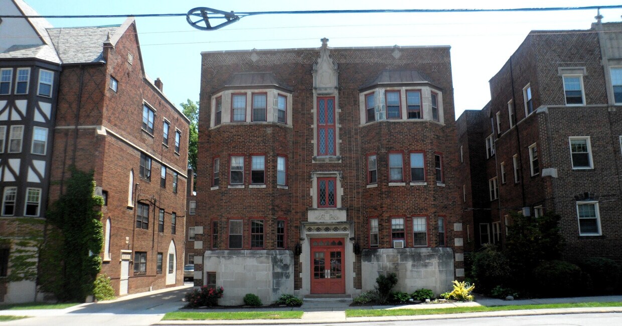 Foto principal - 1055 Cove Ave