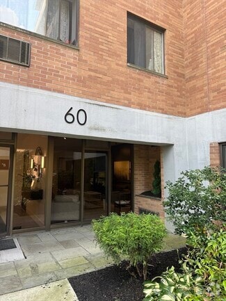 Building Photo - 60 Pleasant St