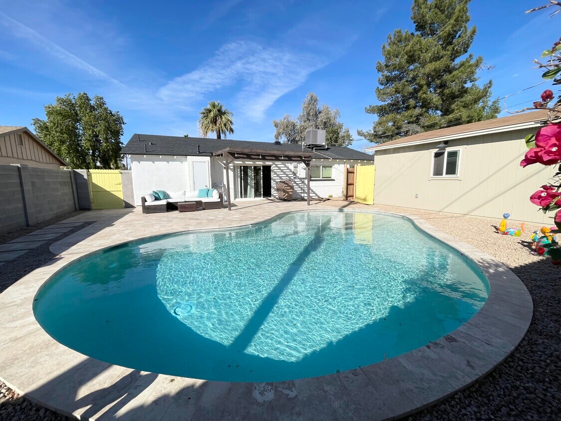 Primary Photo - 631 N 74th Pl