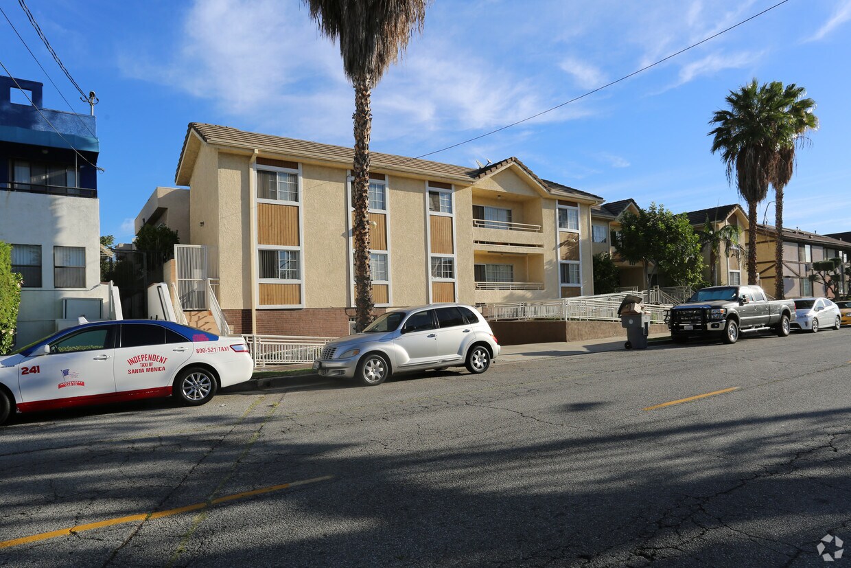 Primary Photo - 911 E Lomita Ave
