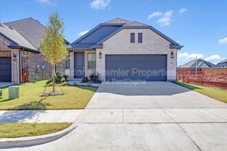 Building Photo - 820 Sunflower Trl