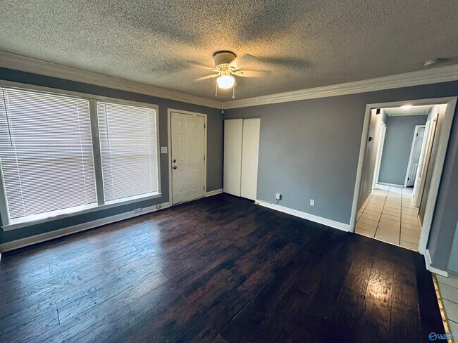 Building Photo - 2210 Norwood Dr NW