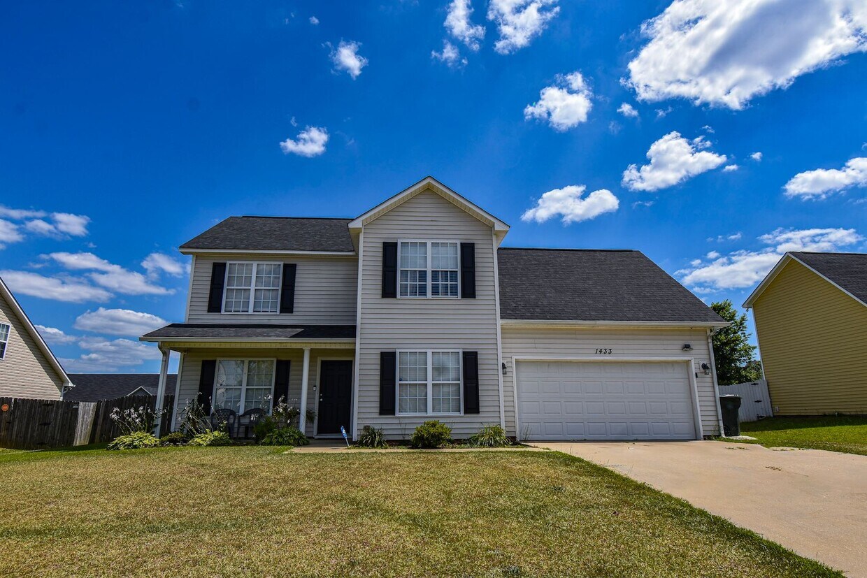 1433 Kershaw Loop, Fayetteville, NC 28314 House Rental in