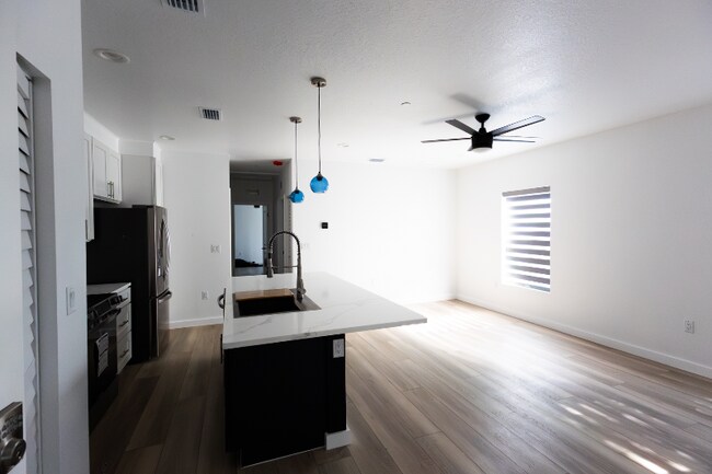 Foto del edificio - 527 N Garden Ave