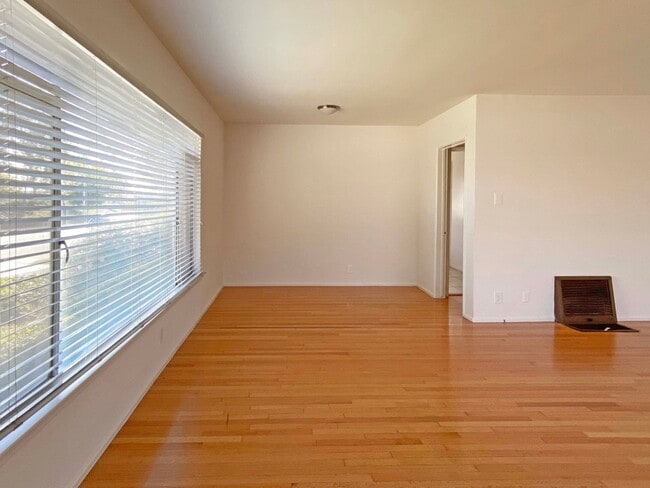 Building Photo - 215 S Baldwin Ave