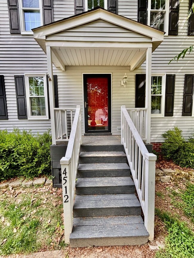 Foto del edificio - 4 bedroom/ 2.5 bathroom- Village Square of Williamsburg