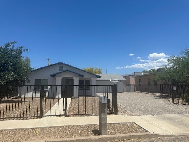 Building Photo - 1133 E Hedrick Dr
