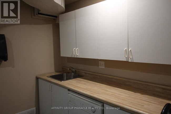 Building Photo - 413 Eldon Rd