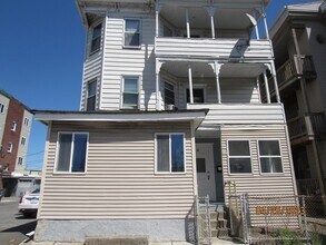 Building Photo - 4 Plum St