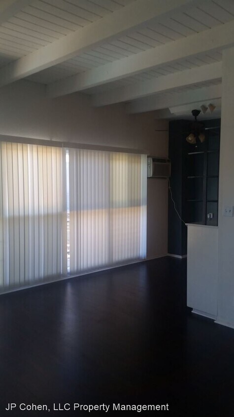Foto principal - 11940-11990 Laurelwood Dr