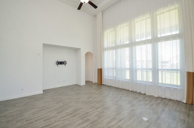 Building Photo - 6502 Wild Holw Ct
