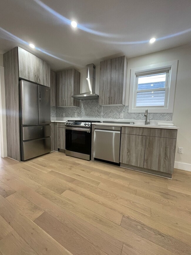 Building Photo - 203 Pearsall Ave