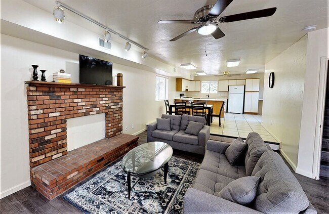 Building Photo - 593 S Fraser Dr