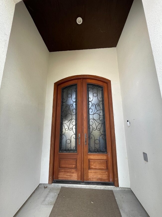 Building Photo - 115 Calma Dr