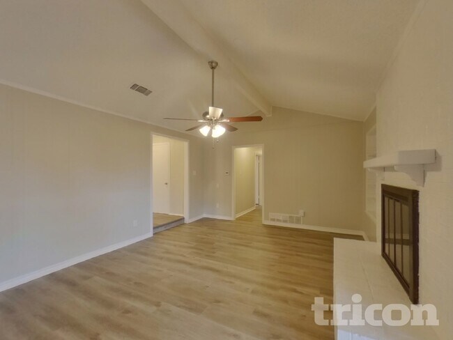 Foto del edificio - 1020 Almond Dr