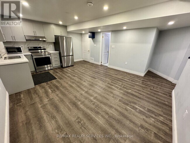 Building Photo - 34 Elverton Cres