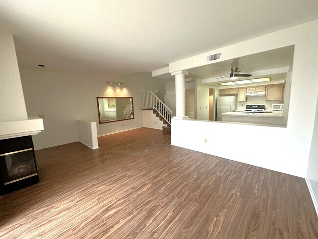 Foto del edificio - Beautiful two story Townhouse in beautiful...