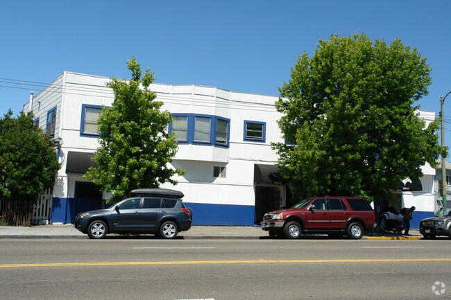 Foto del edificio - 6543-6551 Telegraph Ave