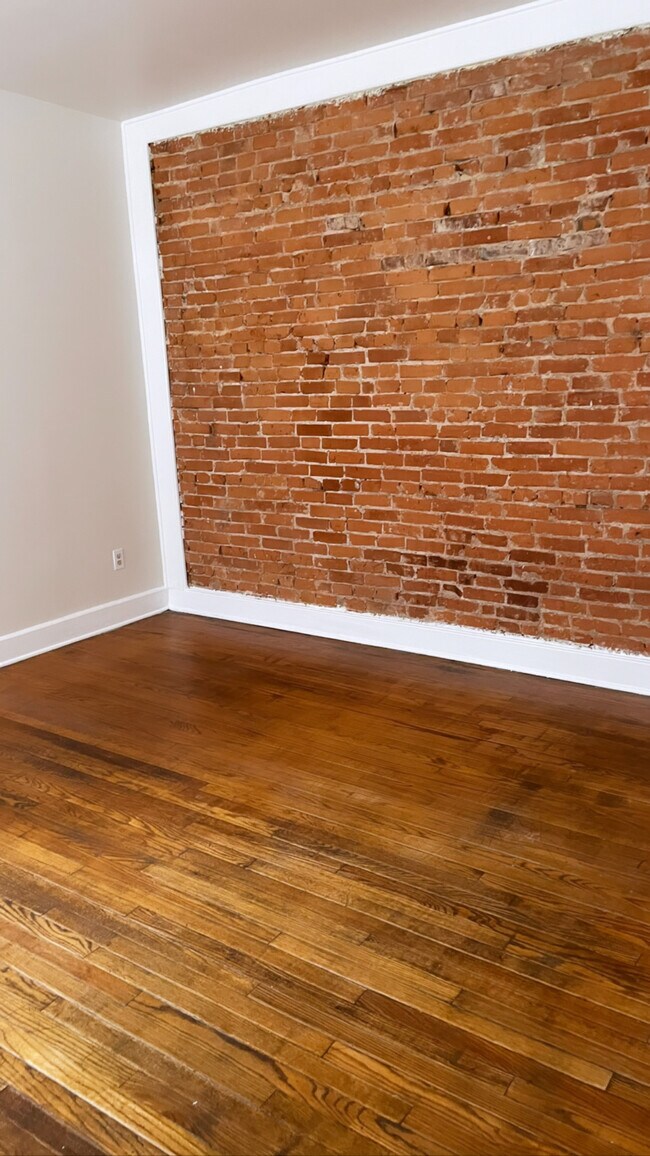 Dormitorio - 1215 W 7th St