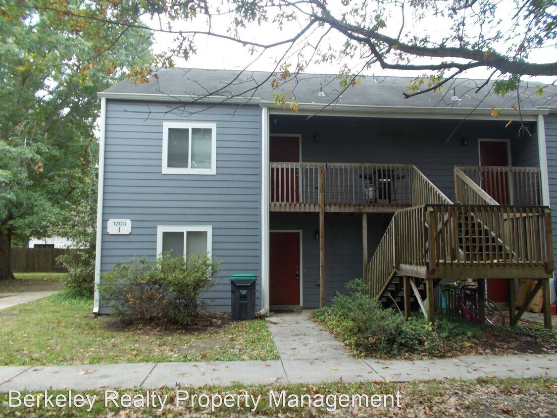 2 br, 1 bath House 1203 I1 Jamestown Road House for Rent in