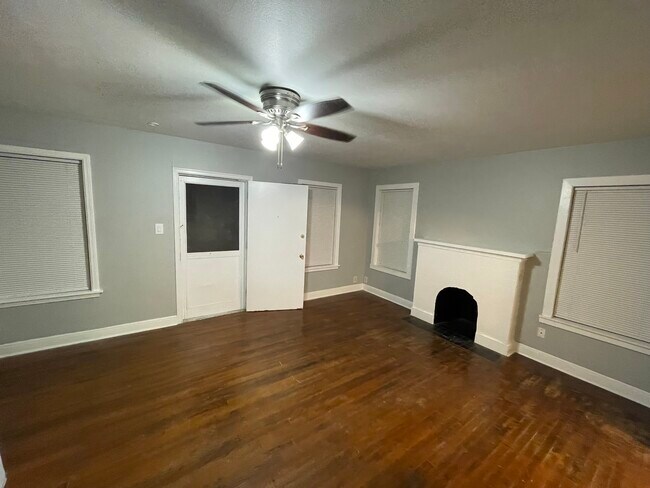 Foto del edificio - 1238 Tyler Ave