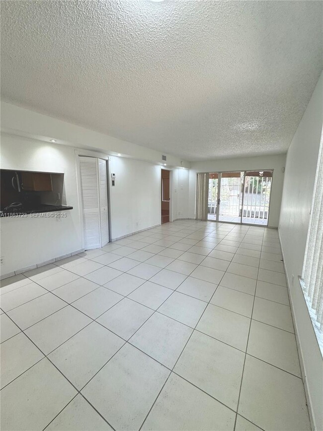 Building Photo - 9500 SW 140th Ct