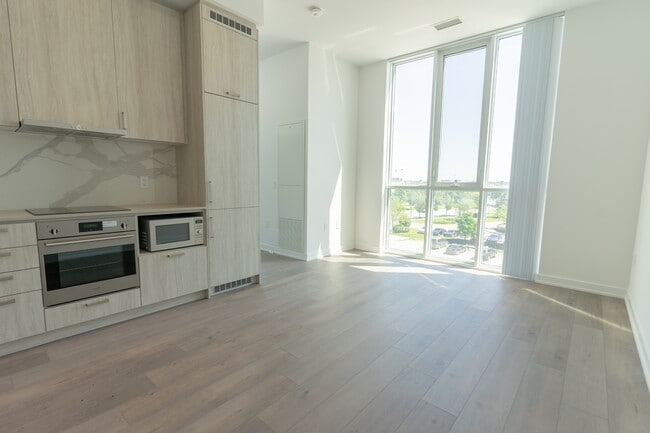 Building Photo - 60-360 Honeycrisp Cres