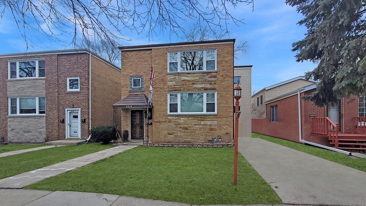 8534 N McCormick Blvd, Skokie, IL 60076 House Rental in Skokie, IL