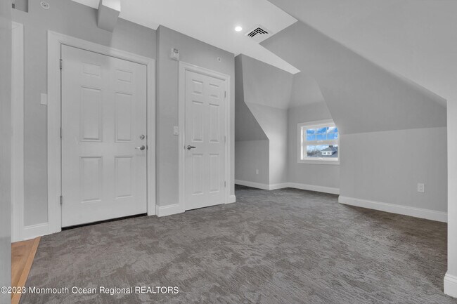 Foto del edificio - 223 Maple Ave