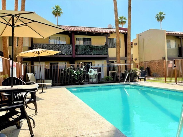 Foto del edificio - 51080 Eisenhower Dr