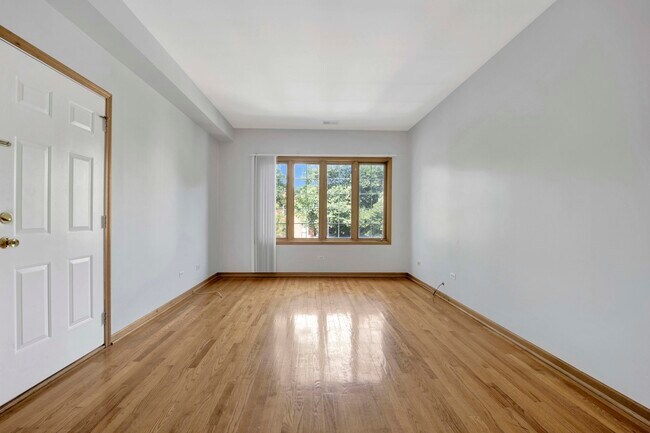 Foto del edificio - 1339 N Greenview Ave